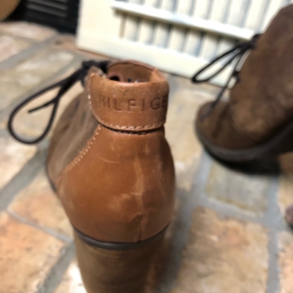 TOMMY HILFIGER Leather tie square block heel upper bootie boots Sz 8 - Picture 10 of 12